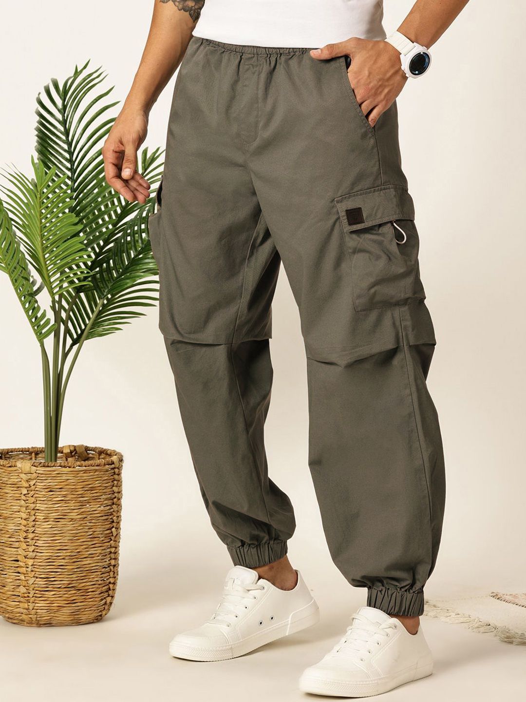 Thomas Scott Men Mid-Rise Comfort Easy Wash Cargos Trousers