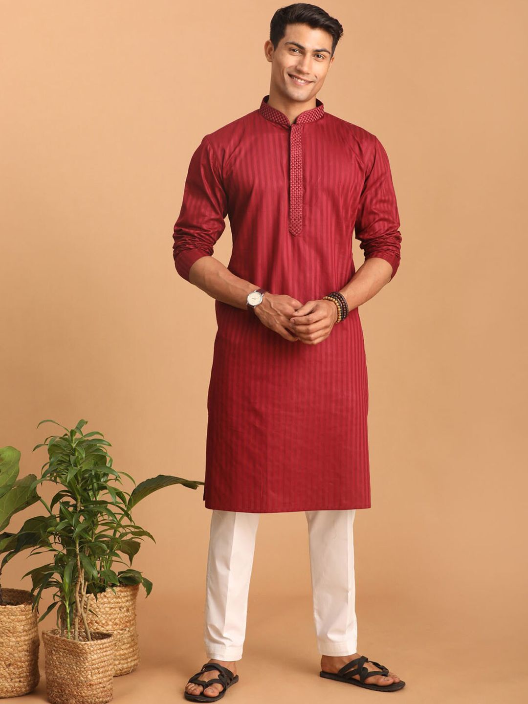 VASTRAMAY Striped Thread Work Kurta with Pyjamas