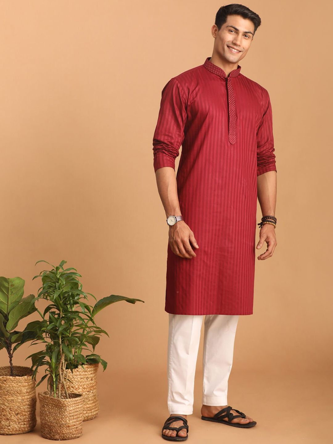 VASTRAMAY Striped Thread Work Kurta with Pyjamas
