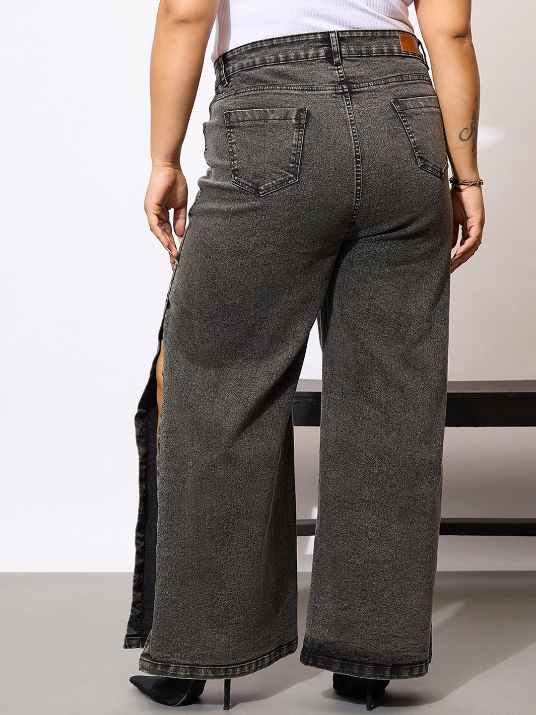 SASSAFRAS Curve Women PLus Size Comfort Acid Wash Clean Look Stretchable Jeans