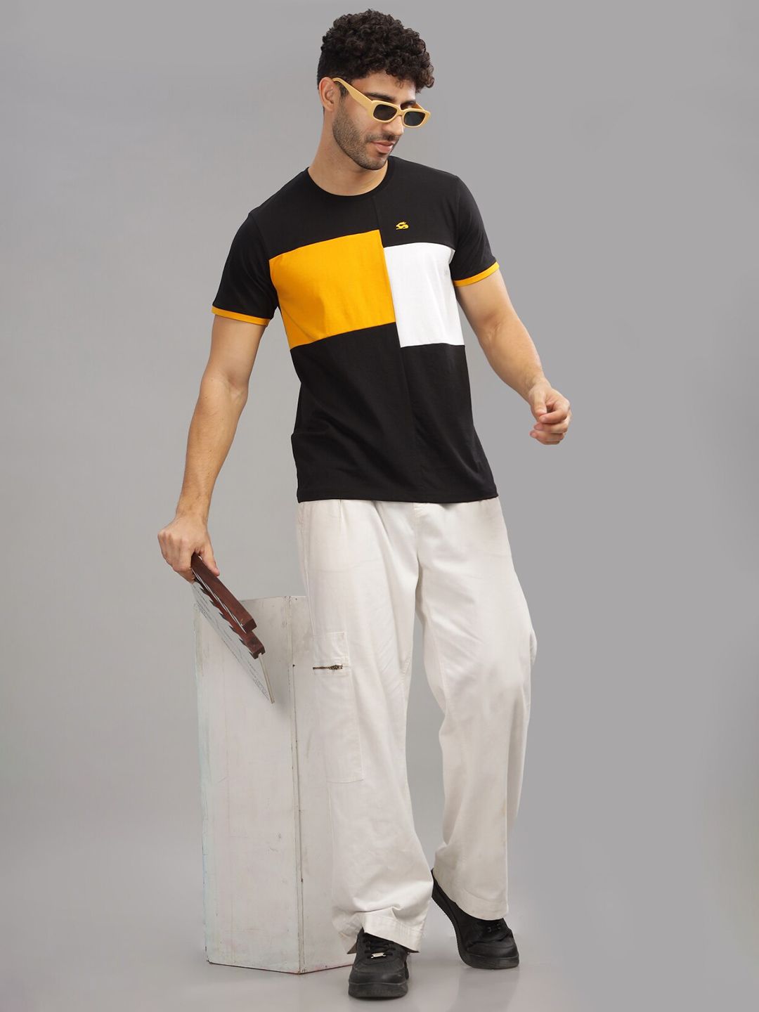 ADRO Colourblocked Regular Fit Cotton T-shirt