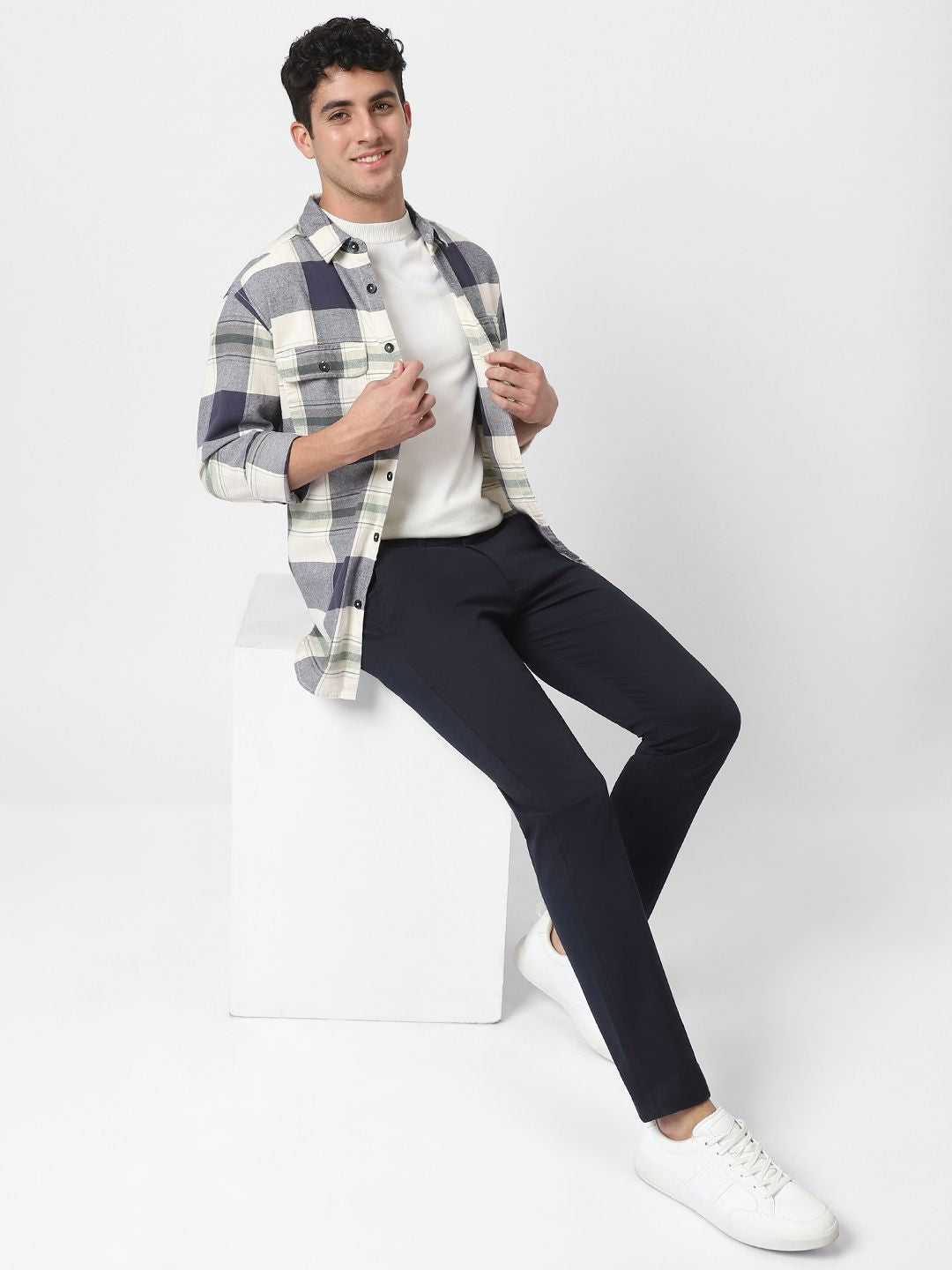 Urbano Fashion Men Navy Blue Slim Fit Solid Chinos