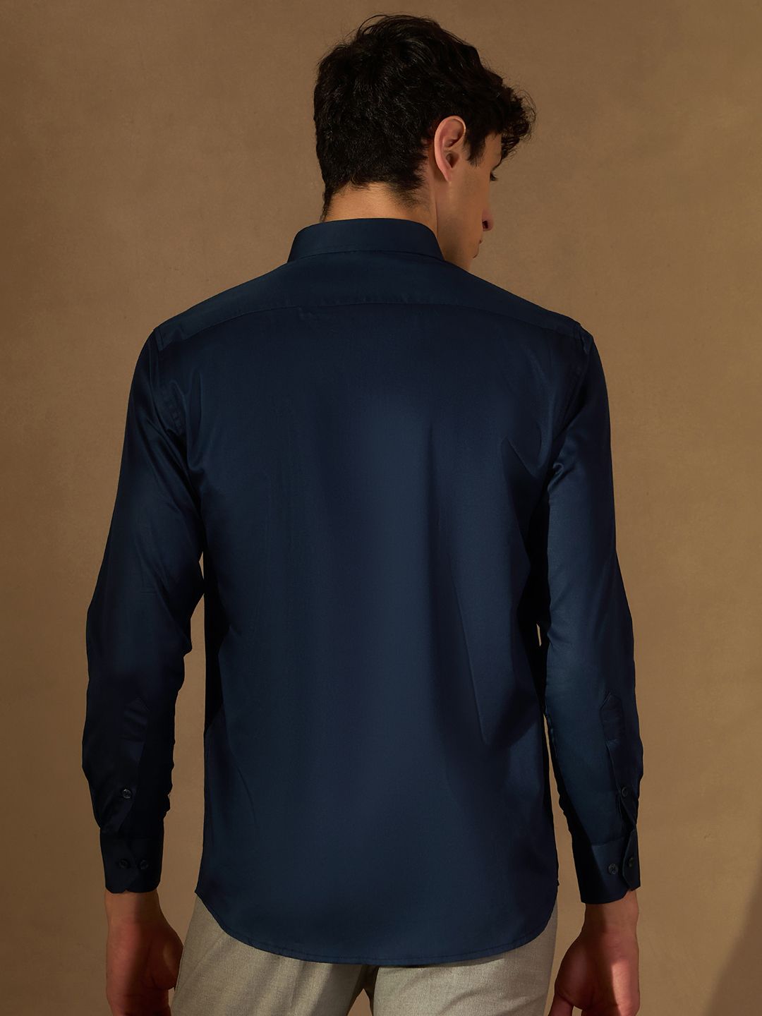 DENNISON Men Navy Blue Comfort Regular Fit Solid Formal Shirt