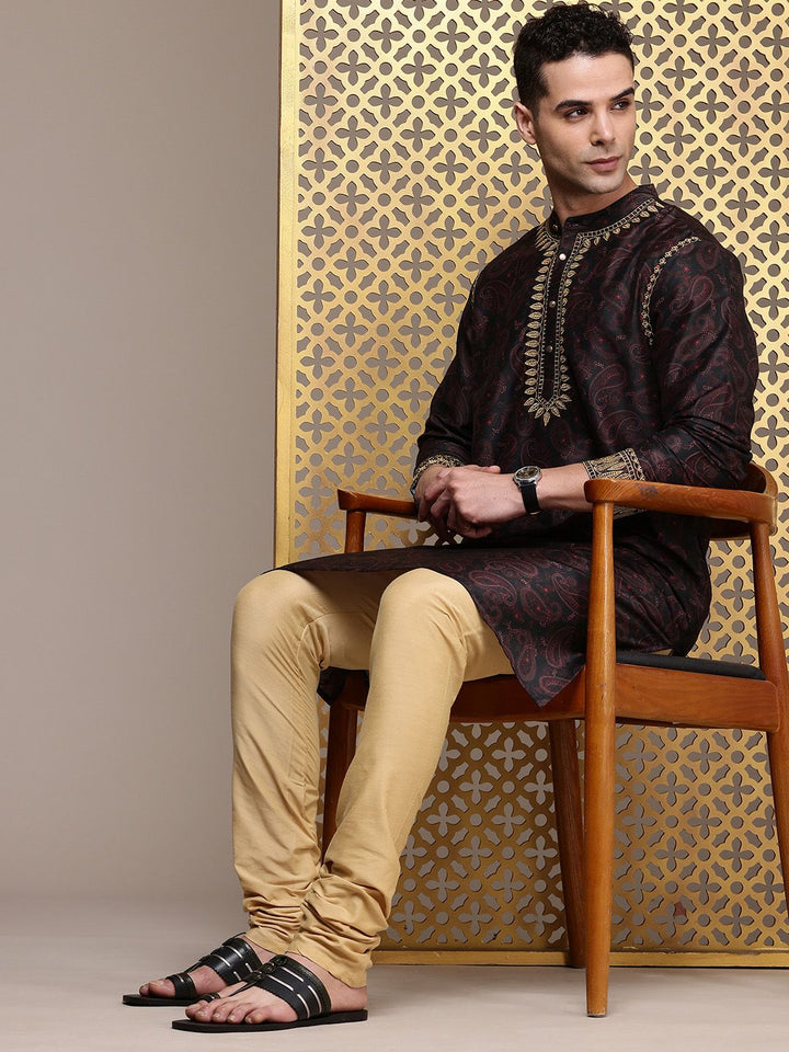 House of Pataudi Paisley Printed Regular Jashn Kurta with Churidar
