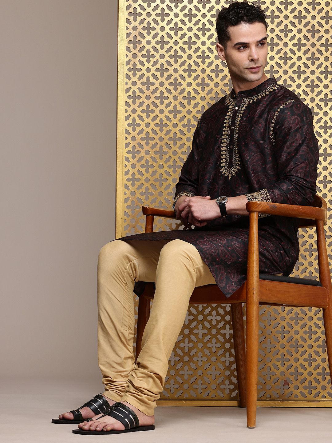 House of Pataudi Paisley Printed Regular Jashn Kurta with Churidar