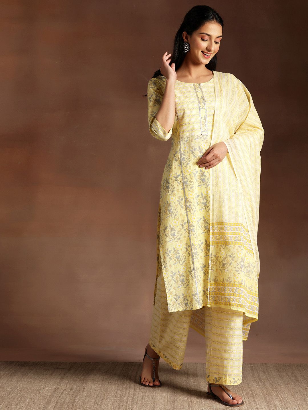 Libas Floral Printed Gotta Patti Pure Cotton Kurta dengan Palazzos & Dupatta