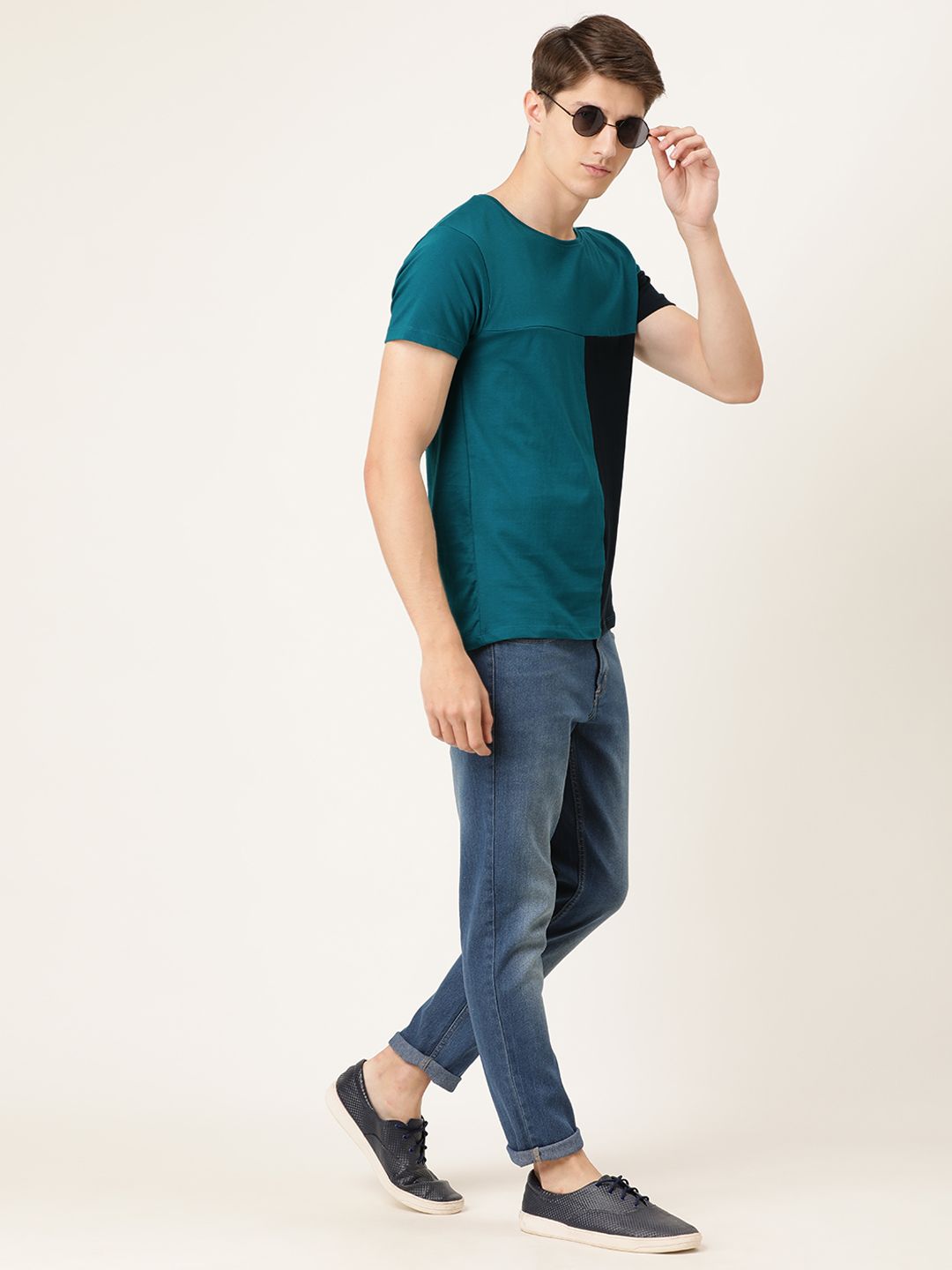 The Indian Garage Co Men Teal Blue  Navy Blue Colourblocked Round Neck T-shirt