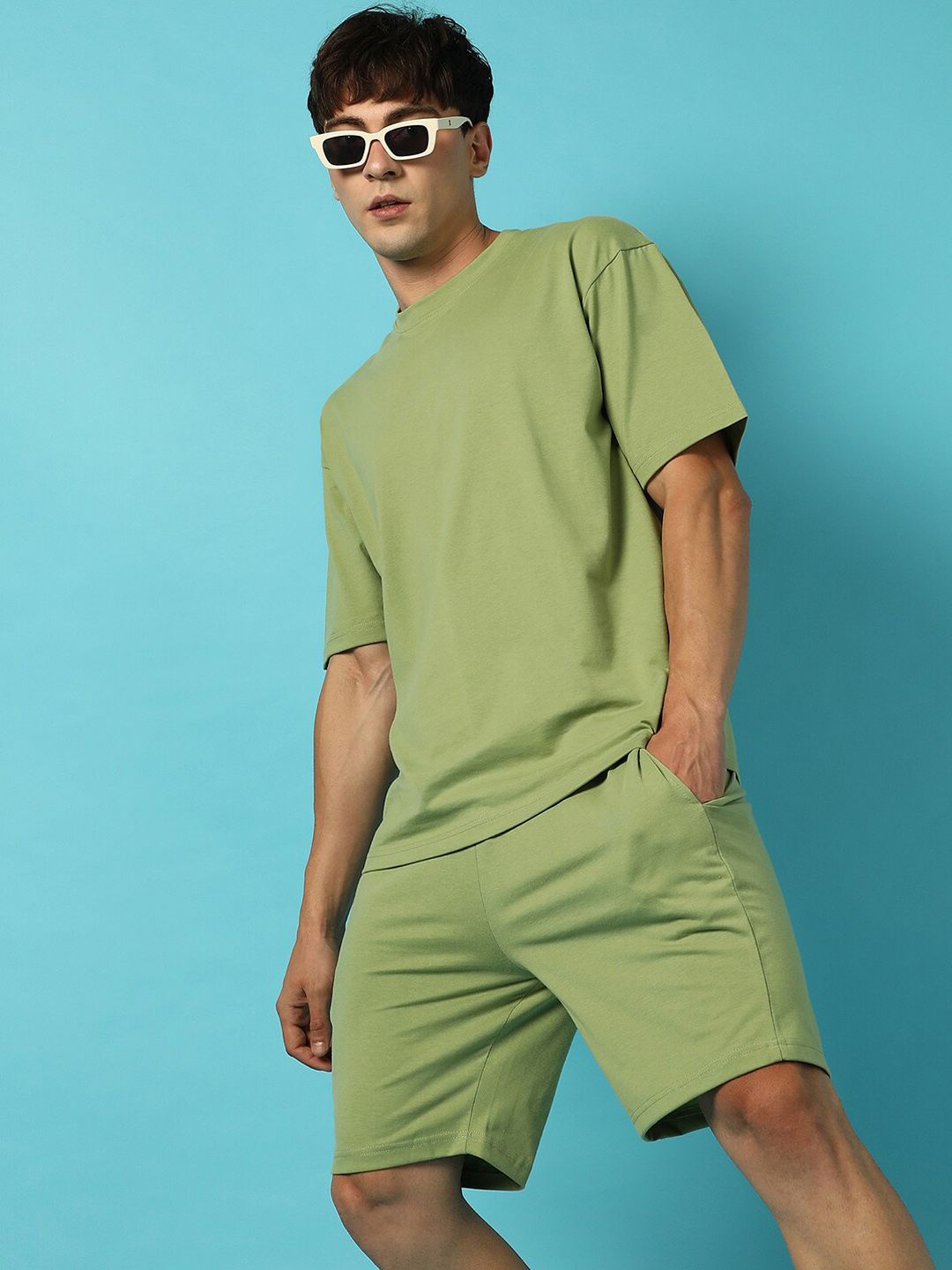 Campus Sutra Round Neck Short Sleeves T-shirt with Shorts