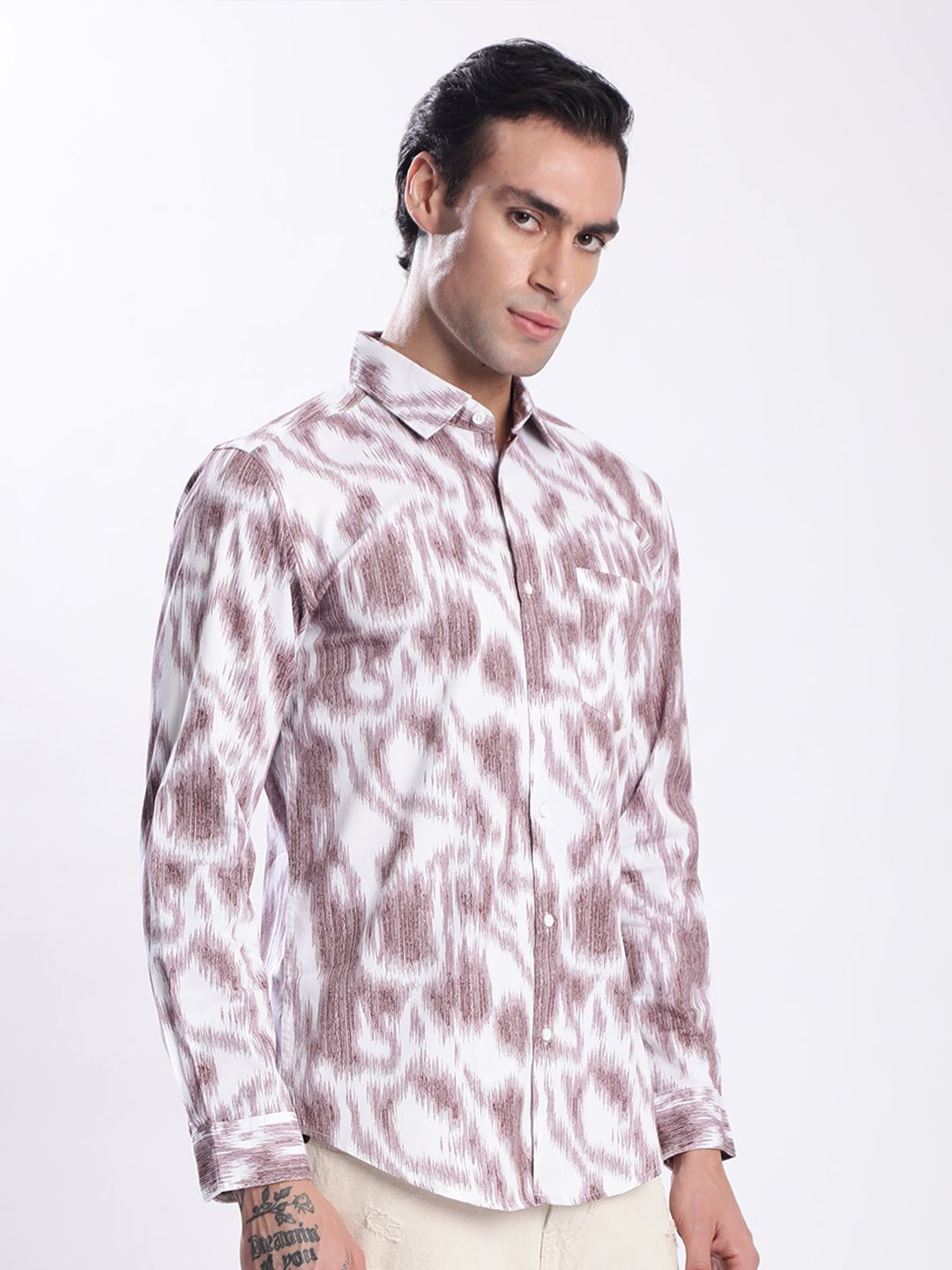 Bene Kleed Men Abstract Printed Spread Collar Slim Fit Printed Casual Shirt