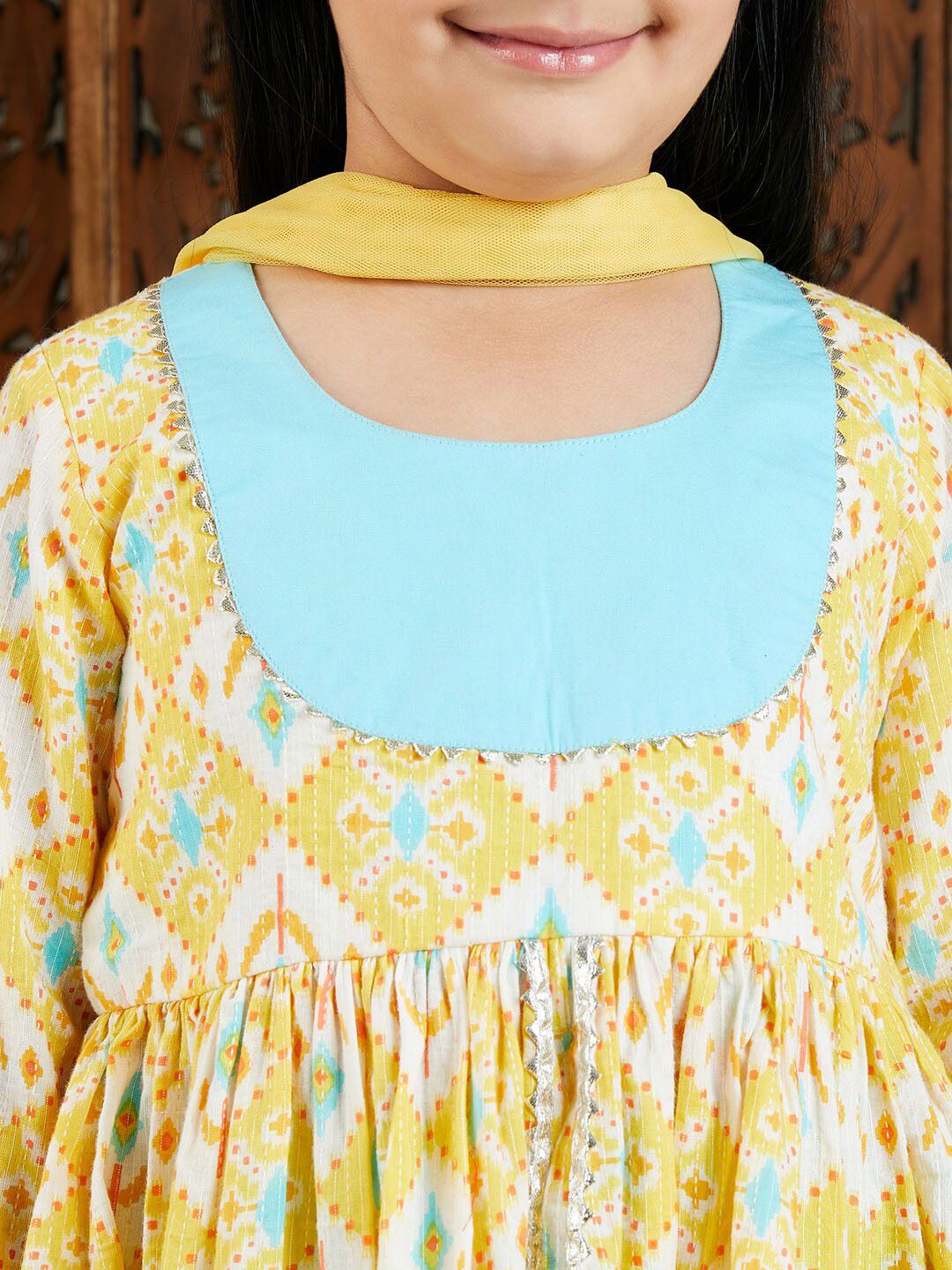 VASTRAMAY Girls Ethnic Motifs Printed Gotta Patti Cotton Kurti With Sharara & Dupatta