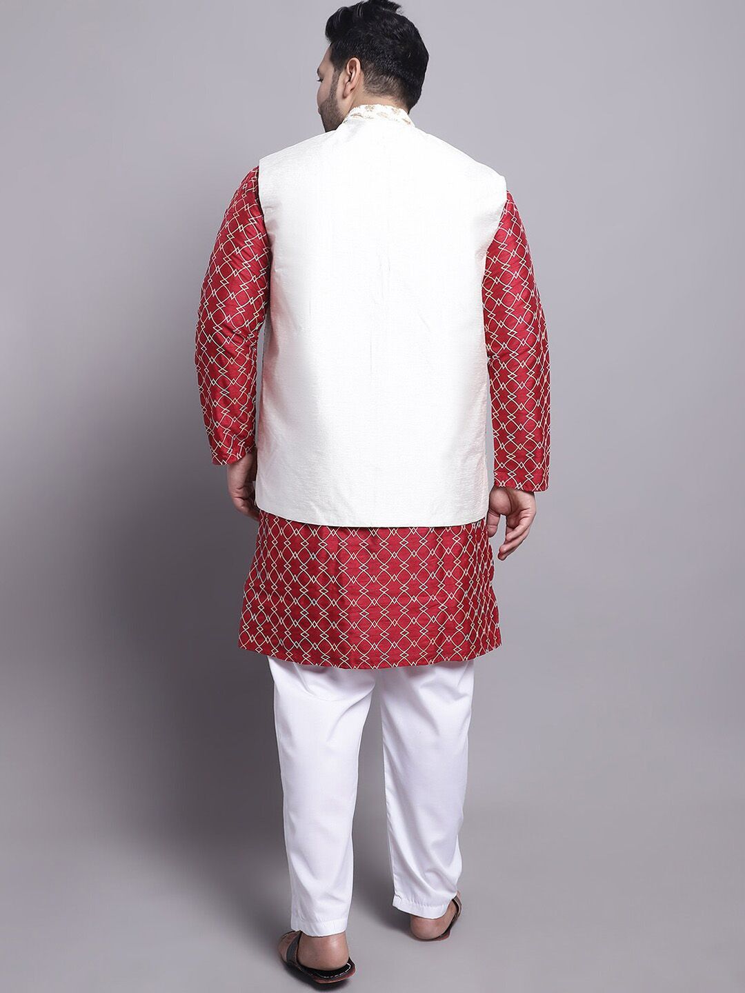 SOJANYA PLUS Paisley Embroidered Kurta With Pyjamas & Nehru Jacket
