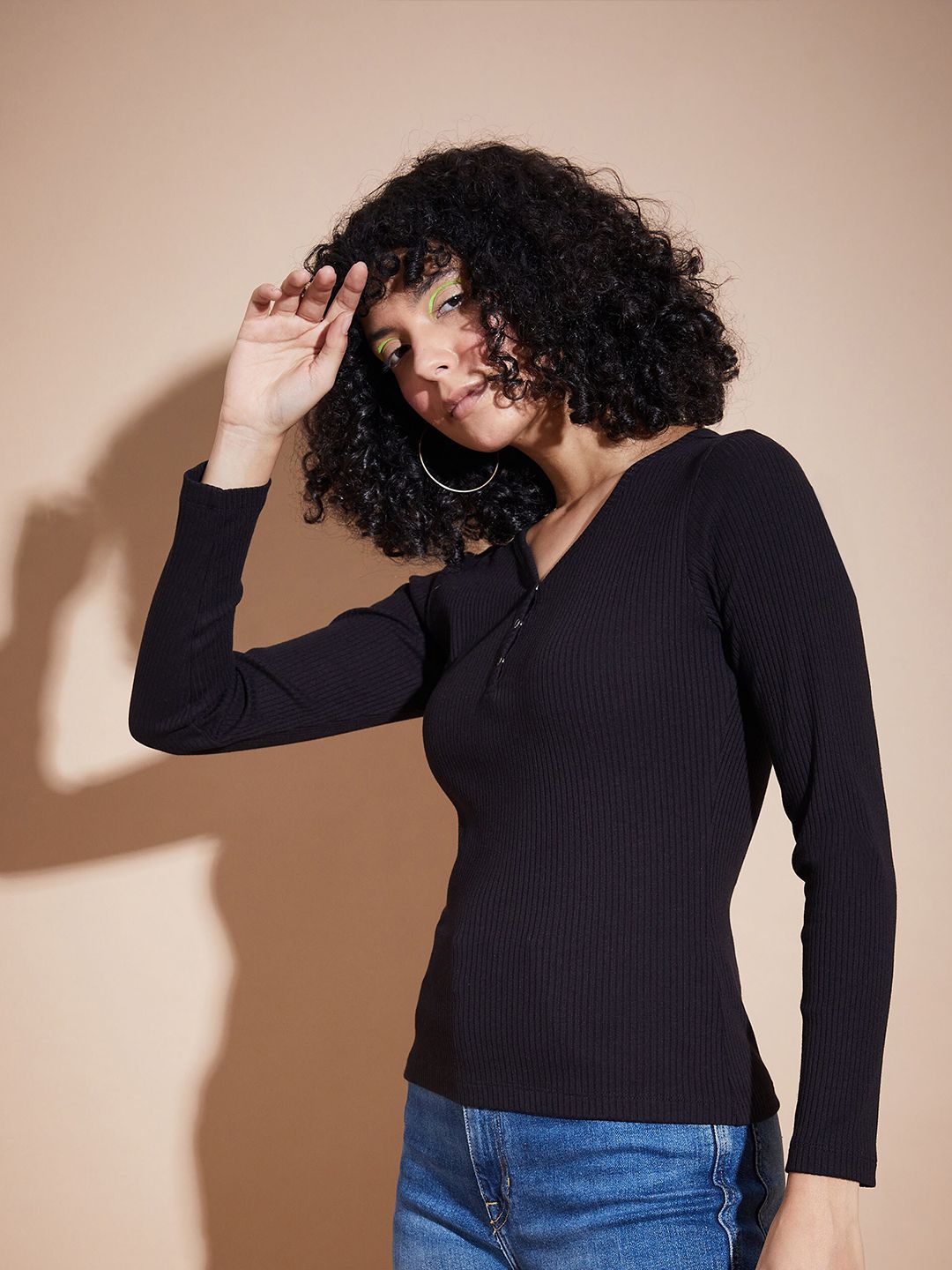 SASSAFRAS BASICS Ribbed V-Neck Fitted Top