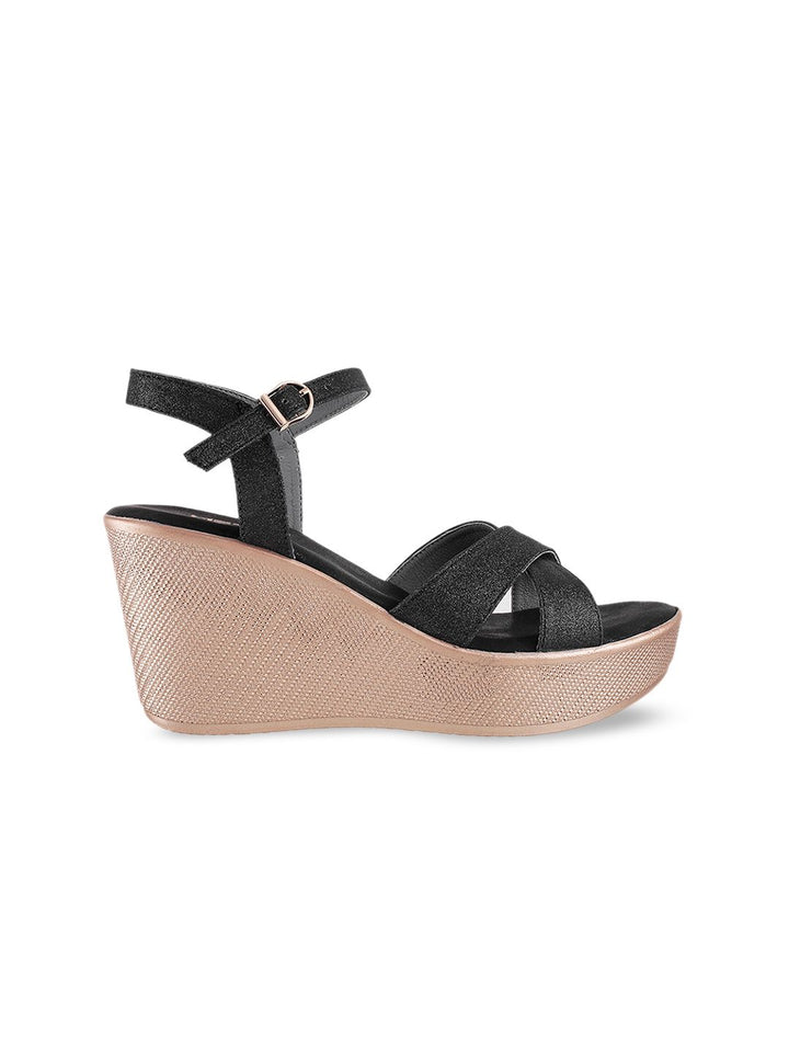 Metro Women Black Solid Sandals