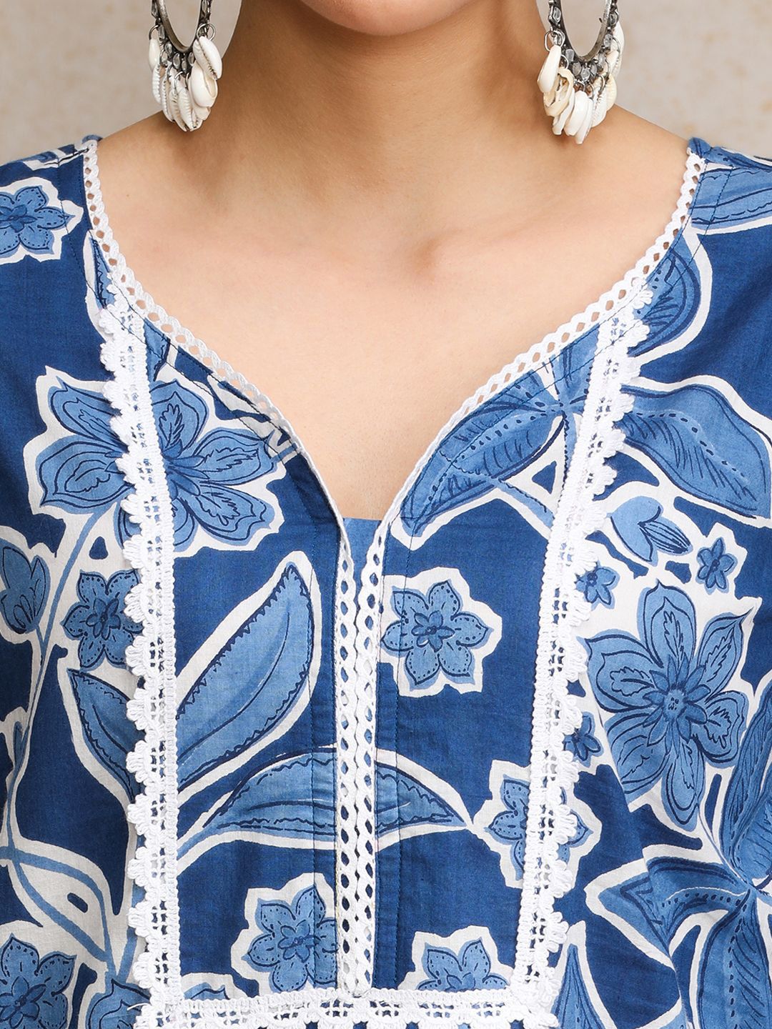 Varanga Floral Printed Sweetheart Neck Straight Cotton Kurta