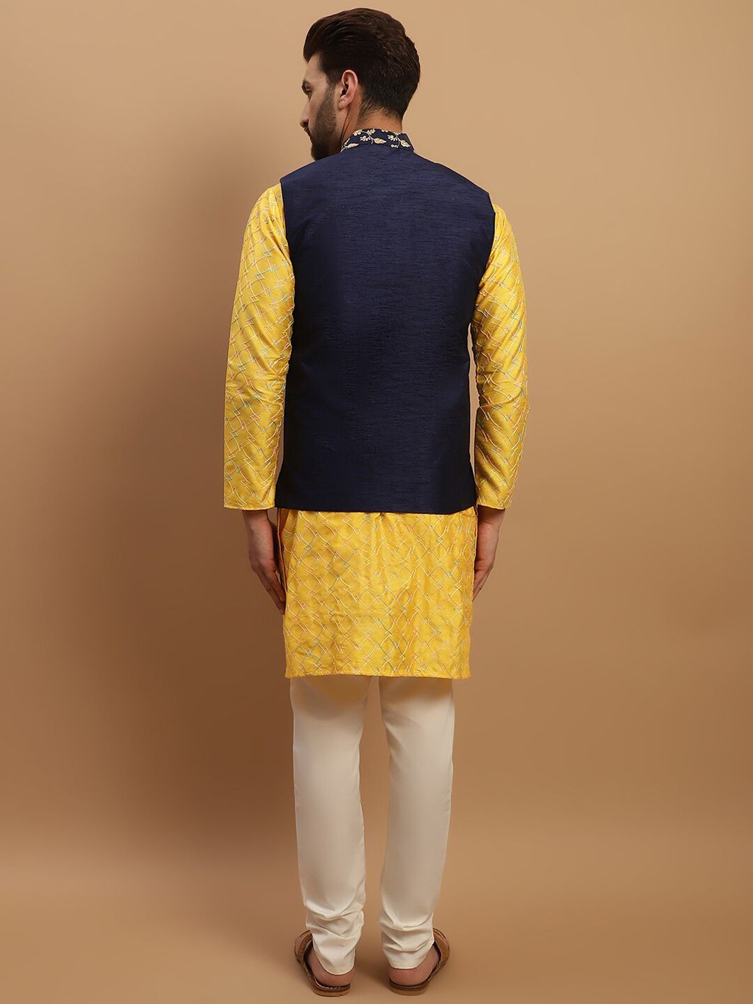 SOJANYA Kurta Biasa Sulam Geometrik Dengan Jaket Churidar & Nehru