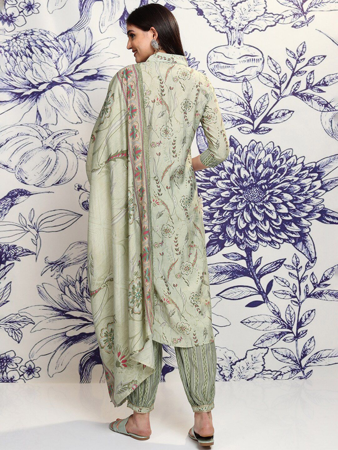 Vishudh Green & Red Floral Printed Regular Thread Work Kurta with Trousers & With Dupatta