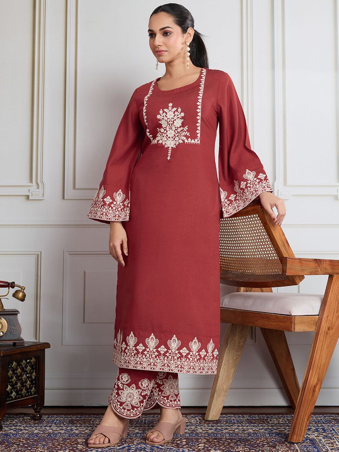 House of Pataudi Floral Embroidered Flared Sleeves Round Neck Straight Kurta With Trouser