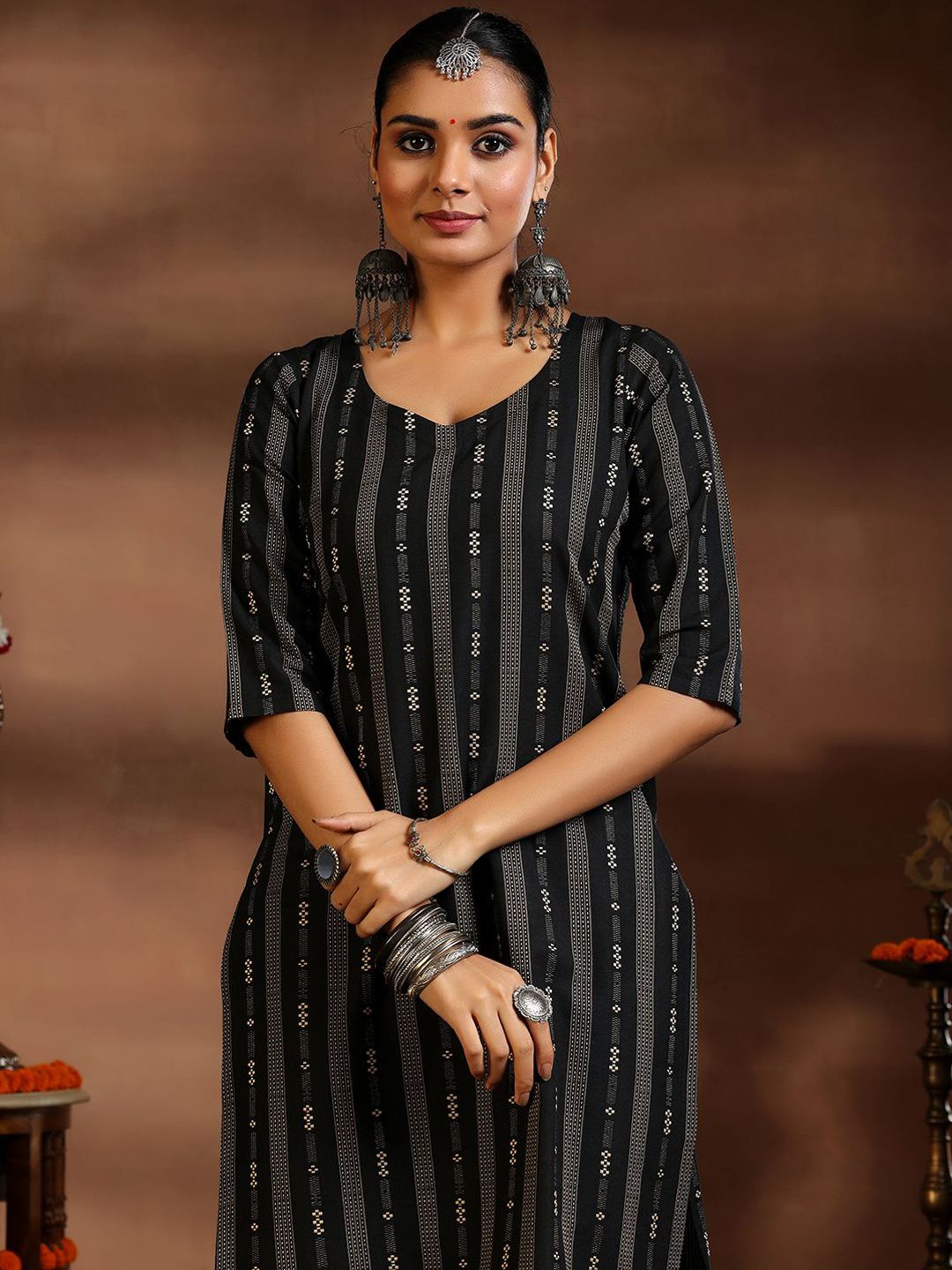 Libas Ethnic Motifs Thread Work Straight Kurta with Trousers & With Dupatta