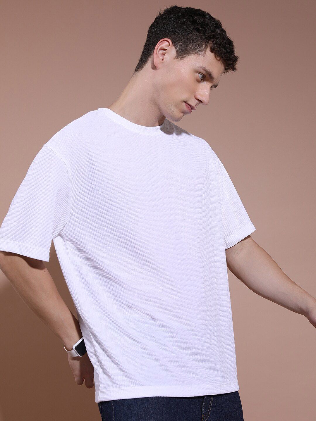 T-Shirt Struktur Popcorn Bahu Highlander yang besar