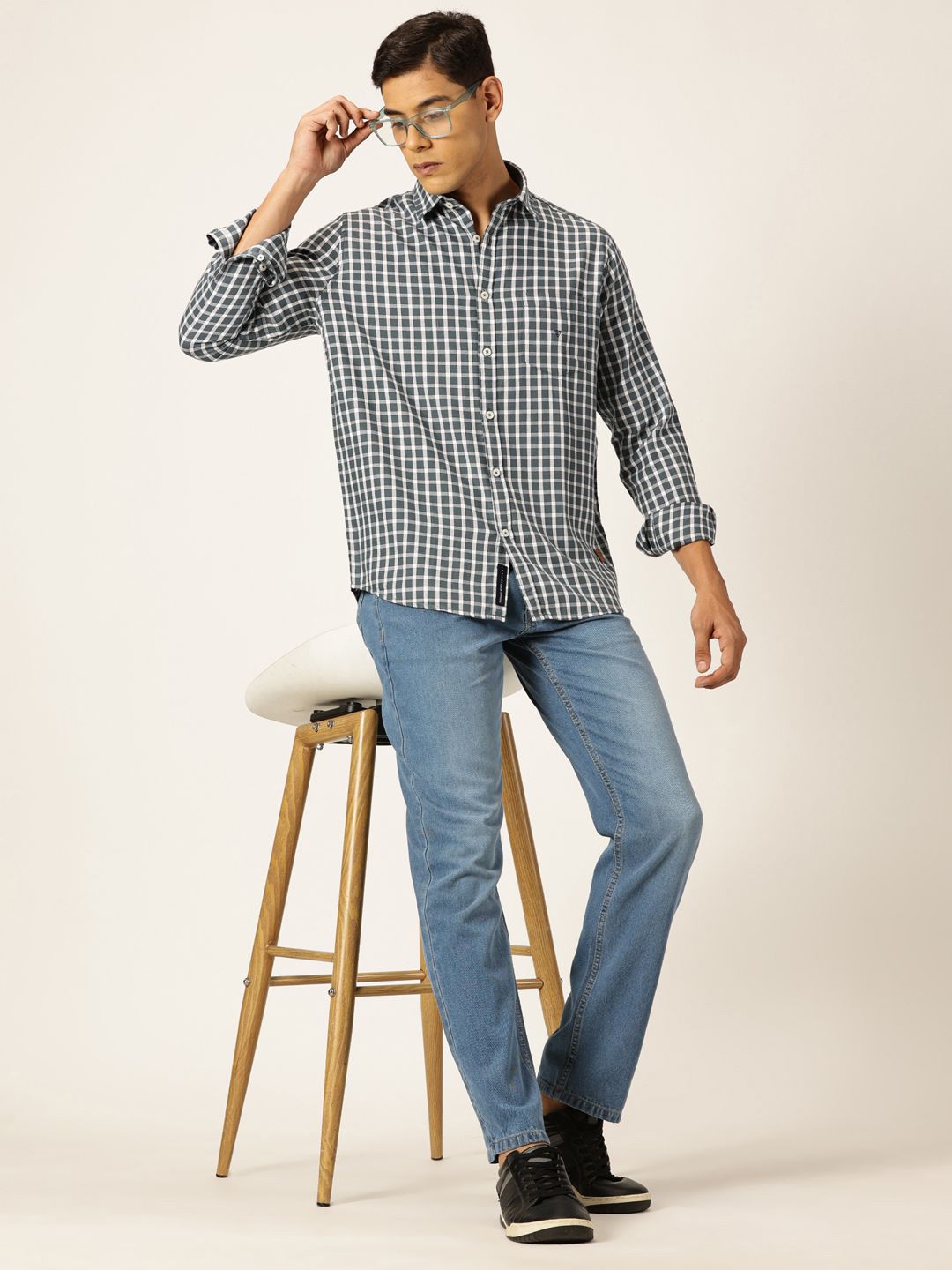 Thomas Scott Men Slim Fit Gingham Checks Spread Collar Casual Shirt