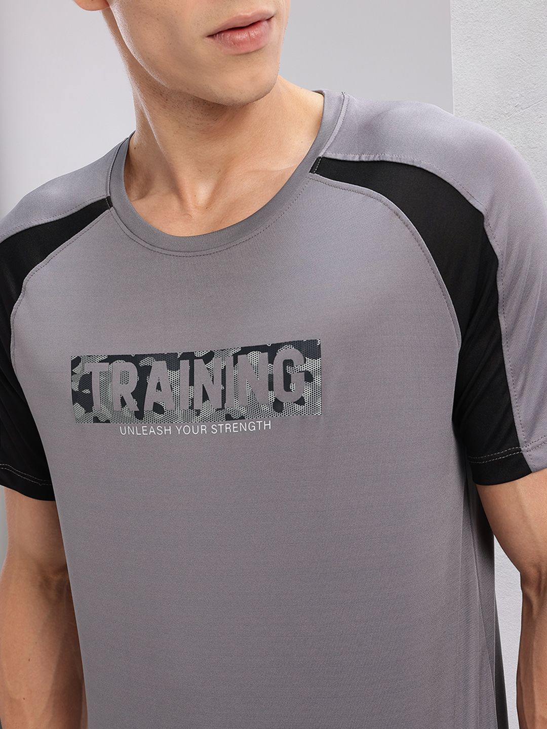 HRX by Hrithik Roshan Typography Printed Rapid-Dry Training T-shirt with Panelling Detail