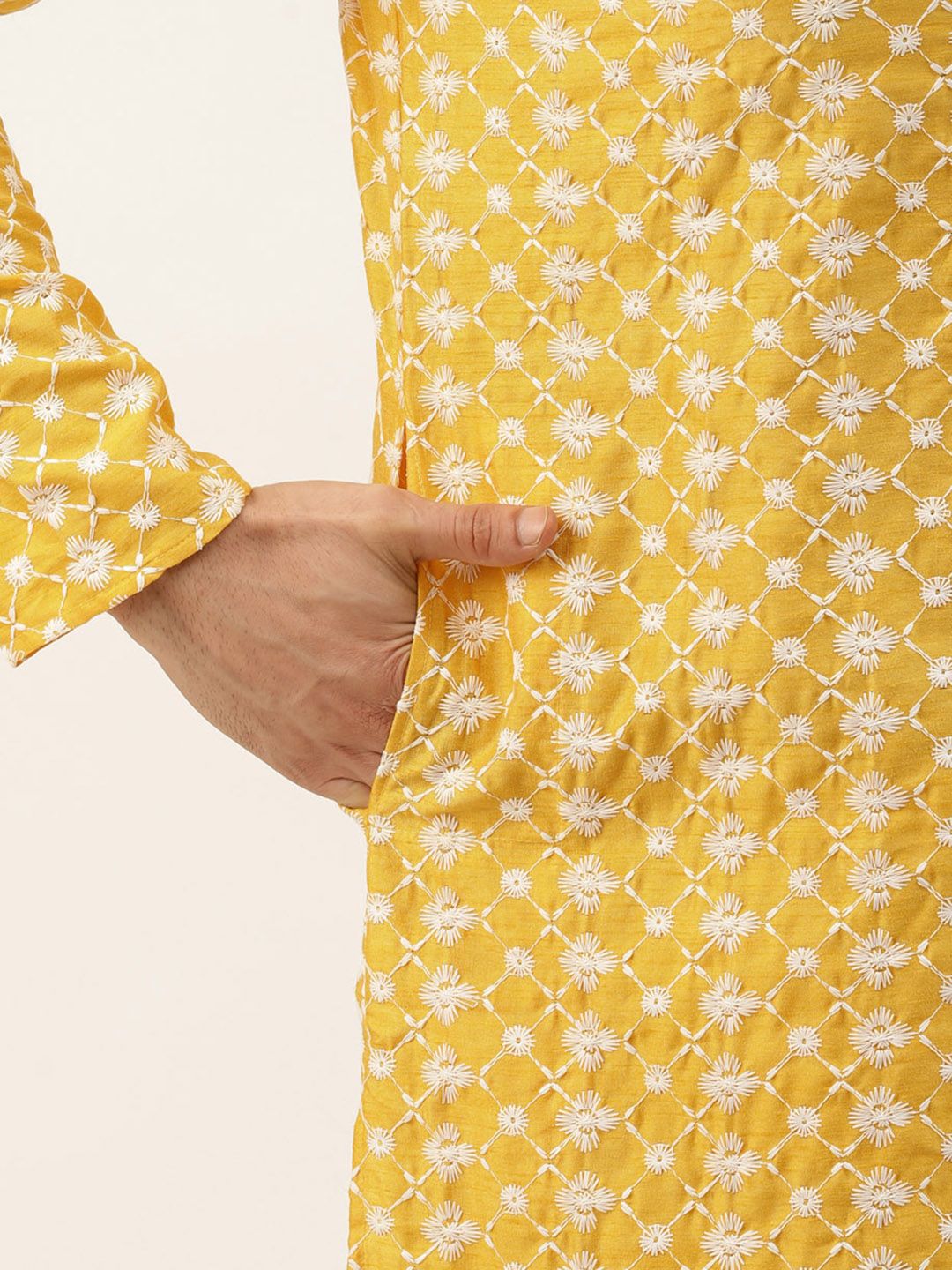 SOJANYA Kurta Kerja Benang Sulam Kuning & Putih Lelaki dengan Jaket Churidar & Nehru