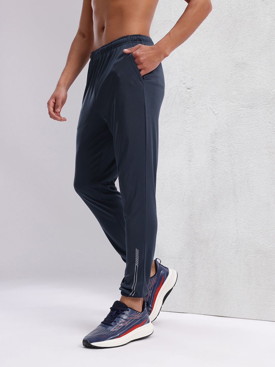 HRX by Hrithik Roshan Men Rapid-Dry Training Joggers With Reflective Detail