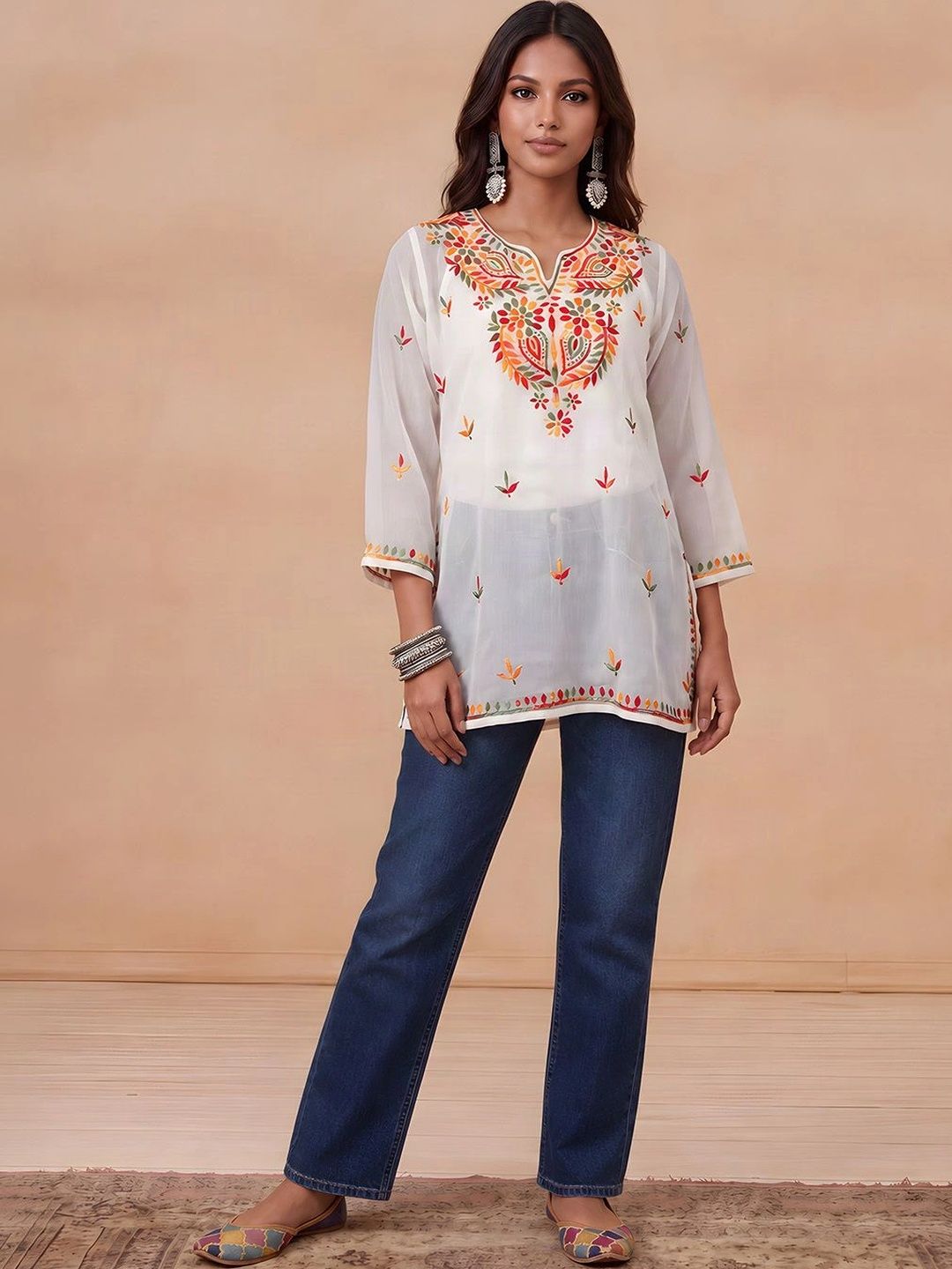 Rumah Wanita Chikankari Motif Etnik Sulaman Benang Karya Georgette Kurta