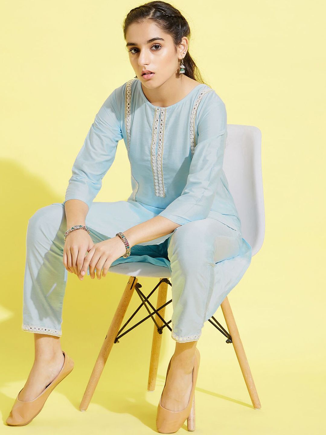 VASTRAMAY Girls Blue Ethnic Motifs Embroidered Mirror Work Kurta with Trousers
