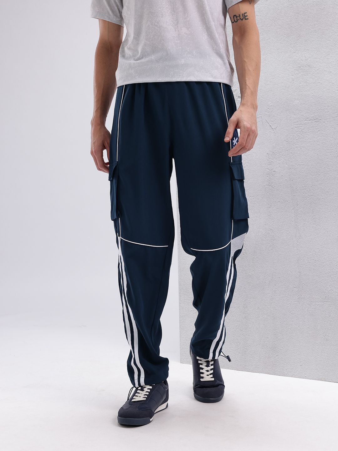 HRX by Hrithik Roshan Men Lifestyle Contrast Piping Detail Cargo-Style Track pants