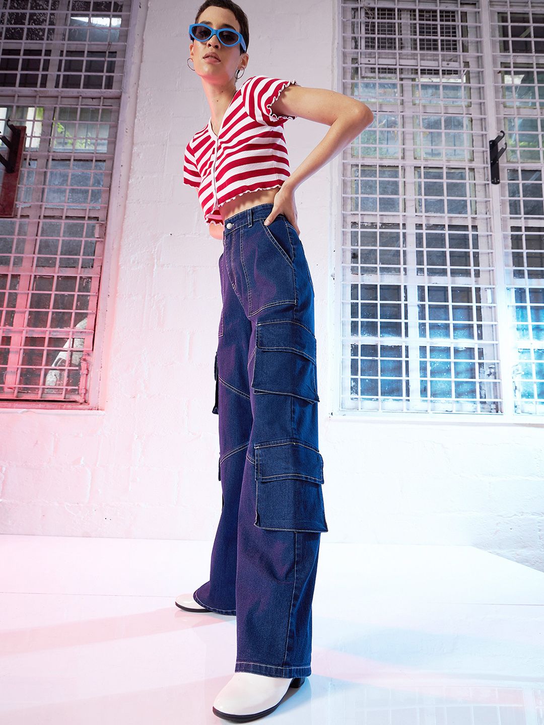 SASSAFRAS Women High Rise Straight Fit Clean Look Stretchable Cargo Jeans