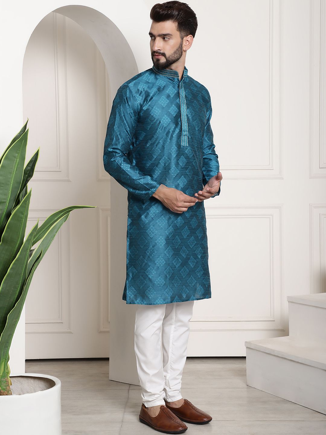 SOJANYA Ethnic Motif Woven Design Mandarin Collar Kurta With Pyjamas