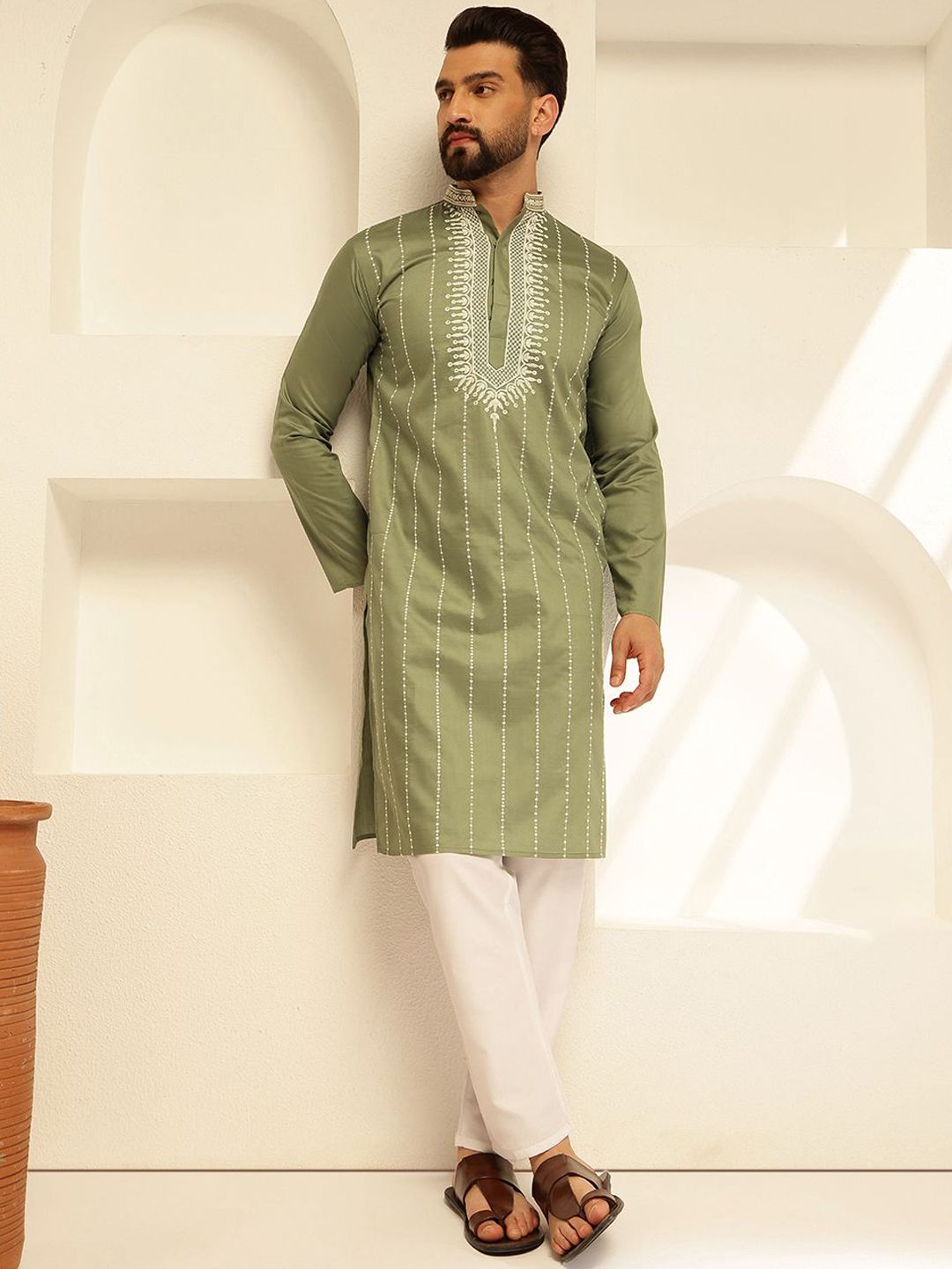 SOJANYA Geometric Embroidered Mandarin Collar Thread Work Cotton Silk Straight Kurta