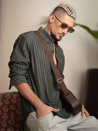 Campus Sutra Edge-Lined Half-Placket Self Design Comfort Regular Fit Casual Shirt