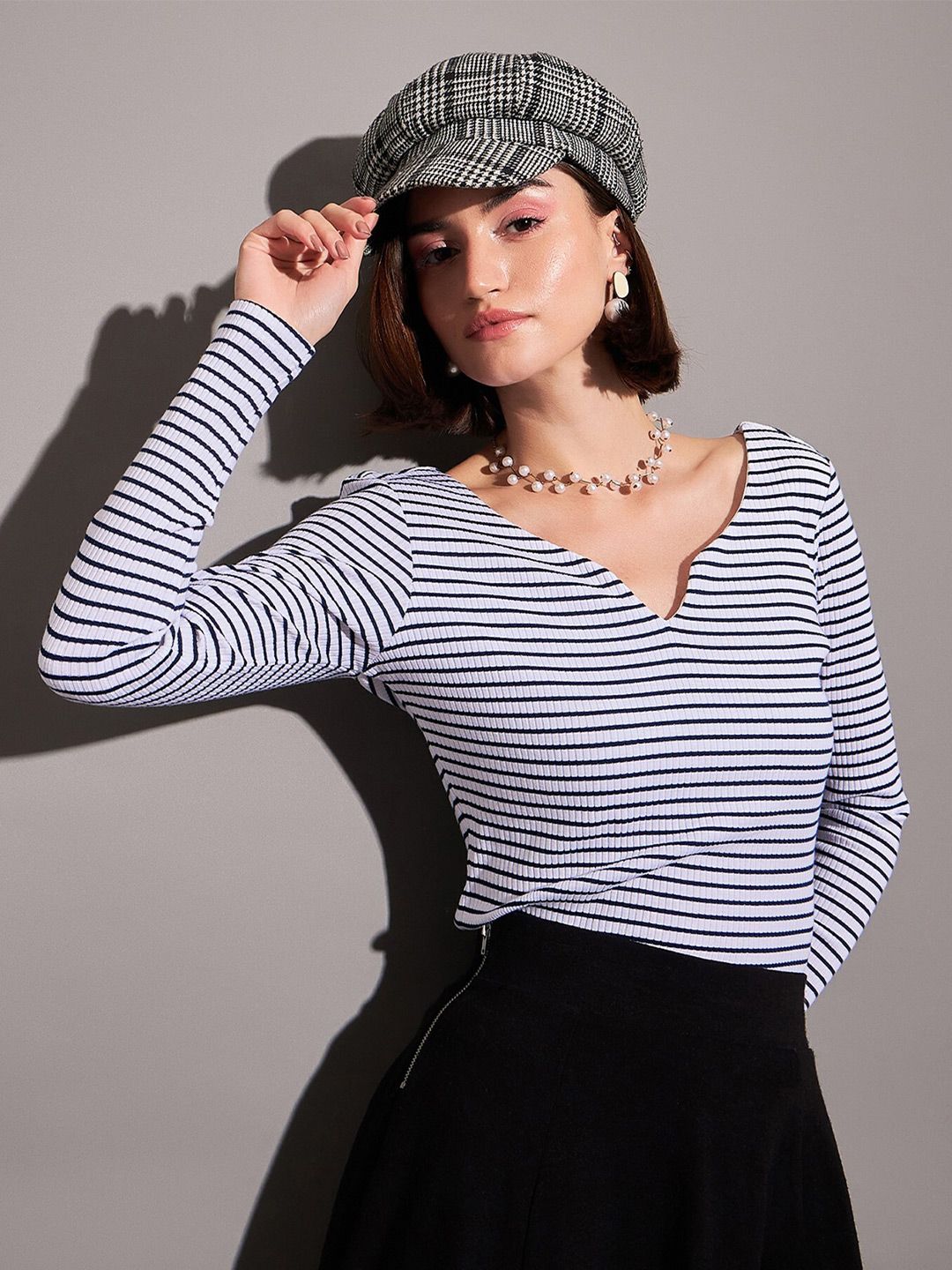 SASSAFRAS Horizontal Striped V-Neck Top