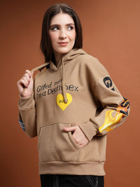 Tokyo Talkies Coklat &amp; Hitam Tipografi Bercetak Baju Pullover Bertudung