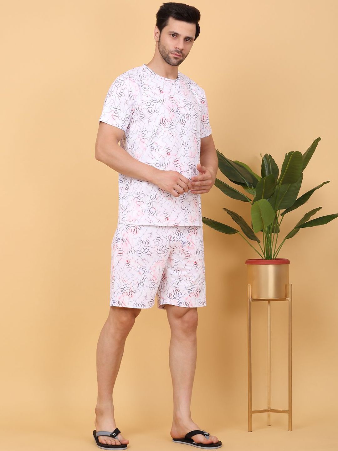 Sweet Dreams Men White & Pink Graphic Printed Round Neck T Shirt & Shorts