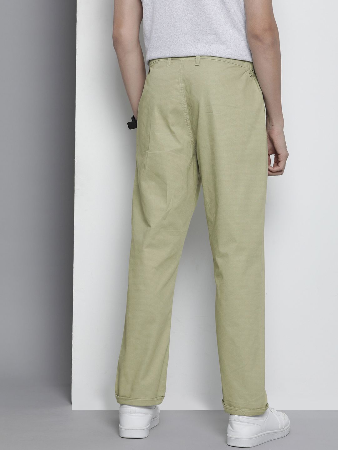 The Indian Garage Co Men Relaxed Fit Ripstop Cargo Trousers