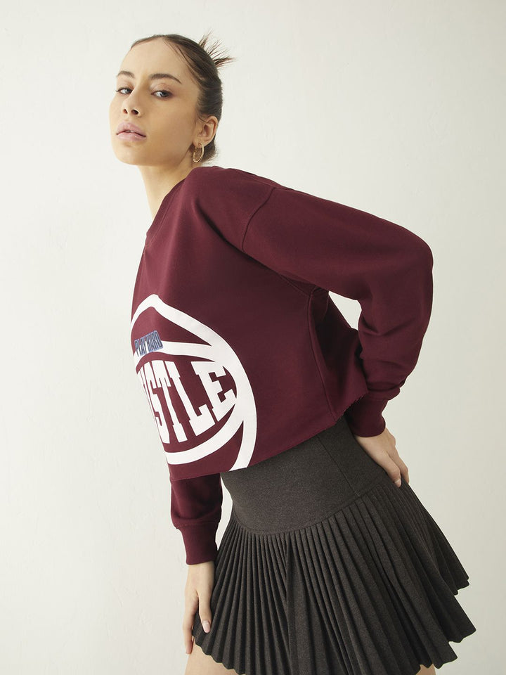 DressBerry Streetwear Edge Typo Print Drop-Shoulder Crop Sweatshirt
