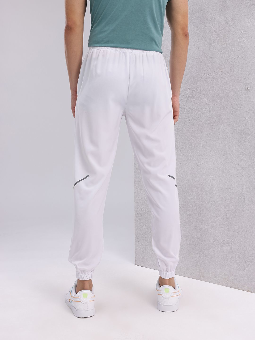 HRX by Hrithik Roshan Men Mid-Rise Regular Fit Rapid-Dry Running Joggers