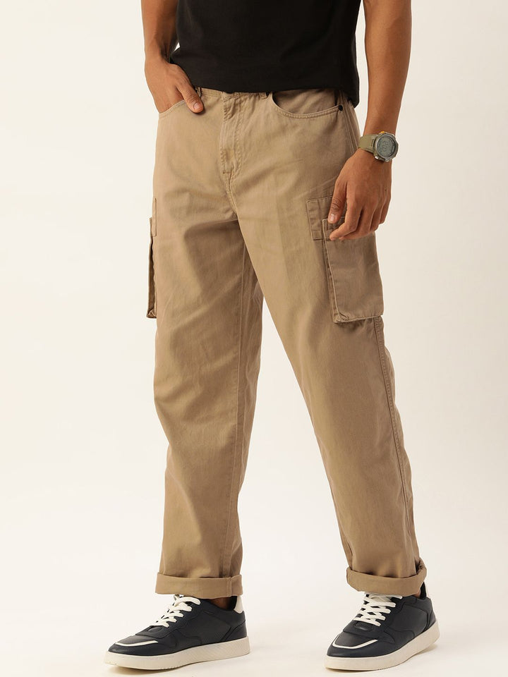 Bene Kleed Men Solid Straight Fit Cargos Trousers