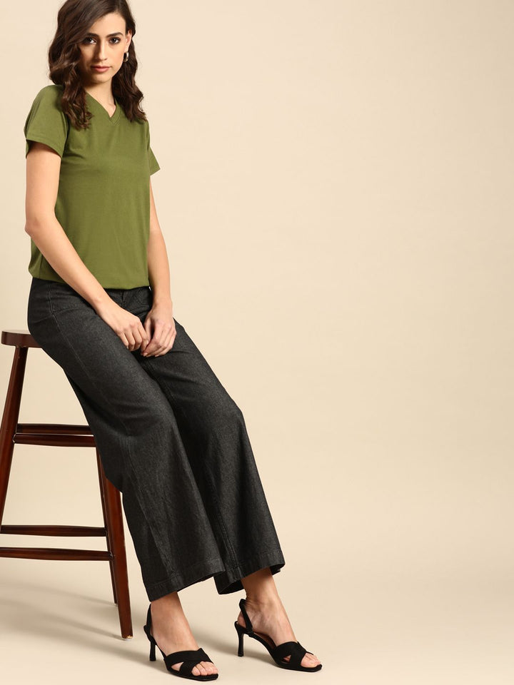 Semua Tentang Anda Wanita T-Shirt Olive Green V-Neck