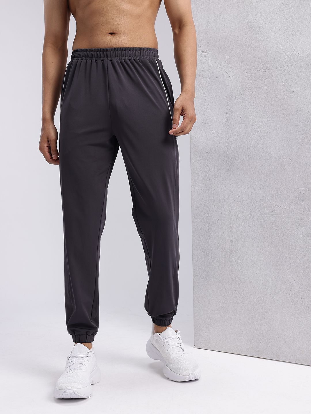 HRX by Hrithik Roshan Men Rapid-Dry Mid-Rise Regular Fit Training Joggers