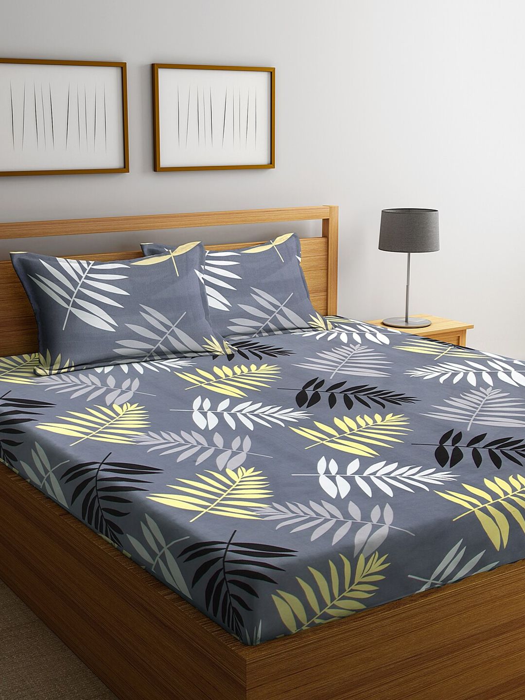 KLOTTHE Turquoise Blue Geometric Polycotton 210 TC King Fine 2 Bedsheet with 4 Pillow Covers-98 x 85 inches