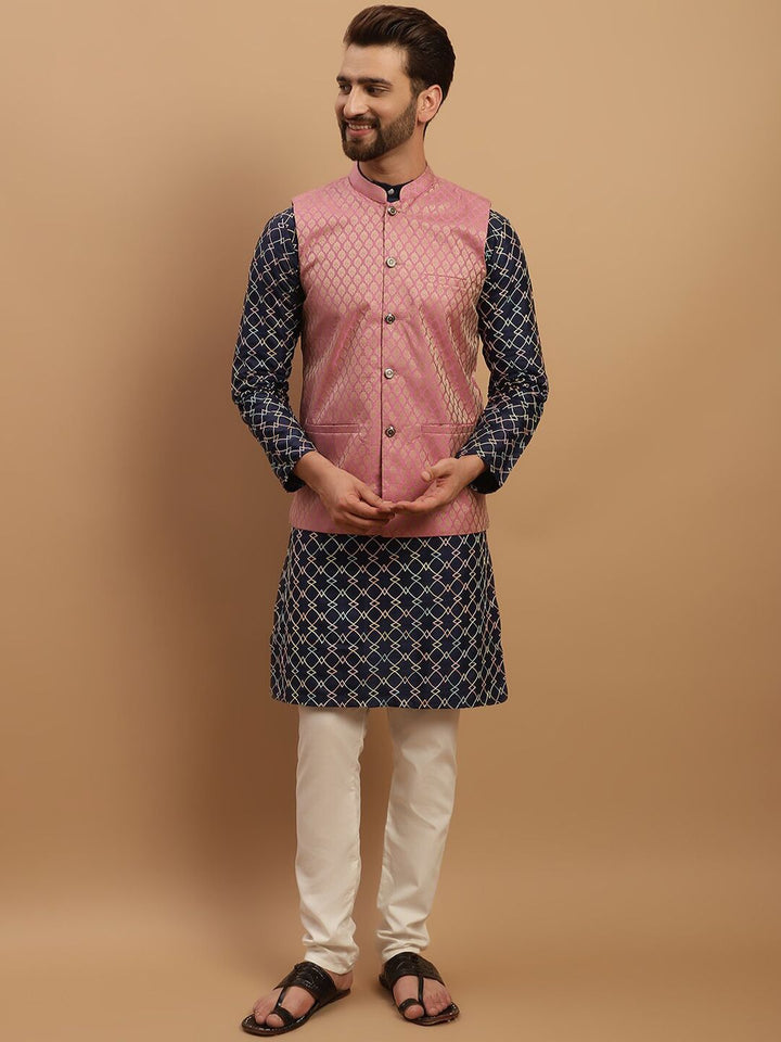 SOJANYA Kurta Biasa Bersulam Geometrik dengan Jaket Nehru Rekaan Churidar & Tenunan