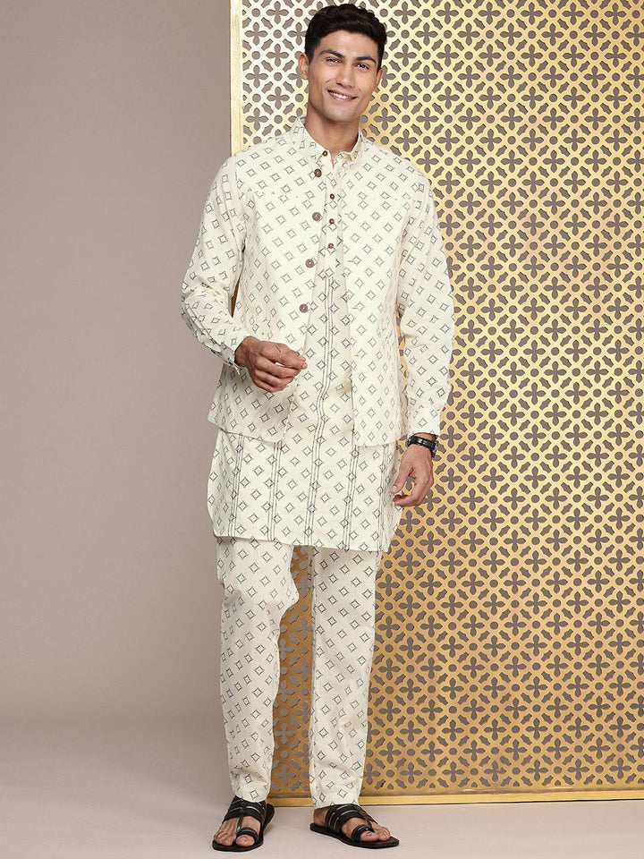 House of Pataudi Men Geometric Printed Jashn Pure Cotton Kurta with Trousers & Jacket