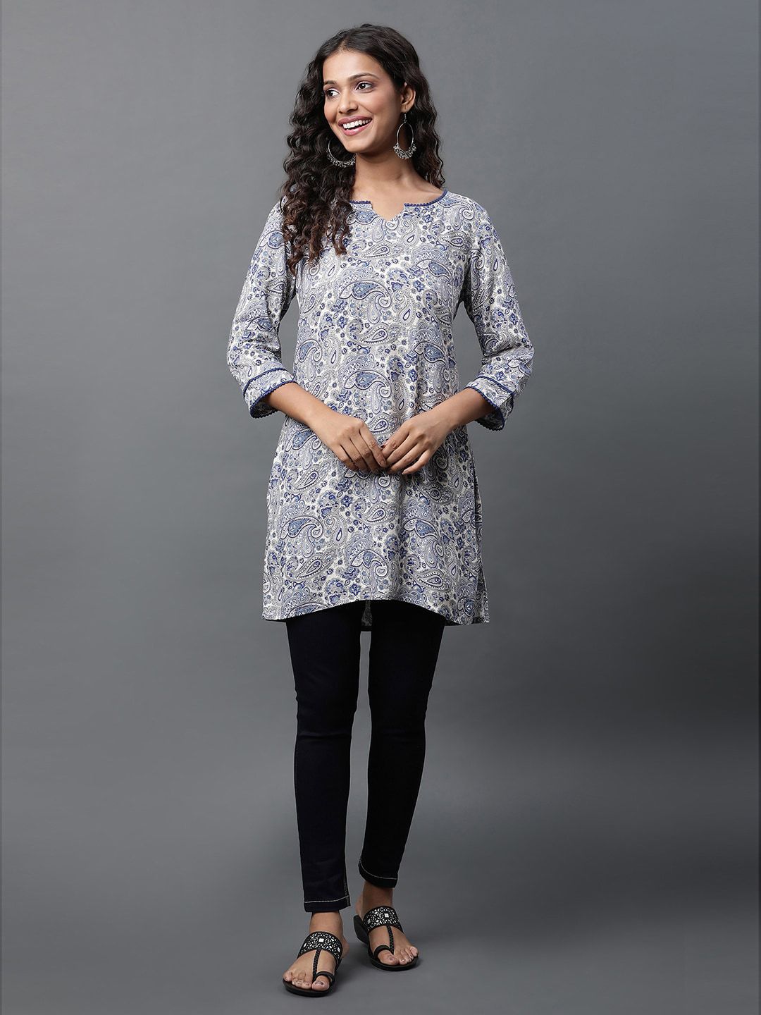 AURELIA Ethnic Motifs Printed Straight Kurti