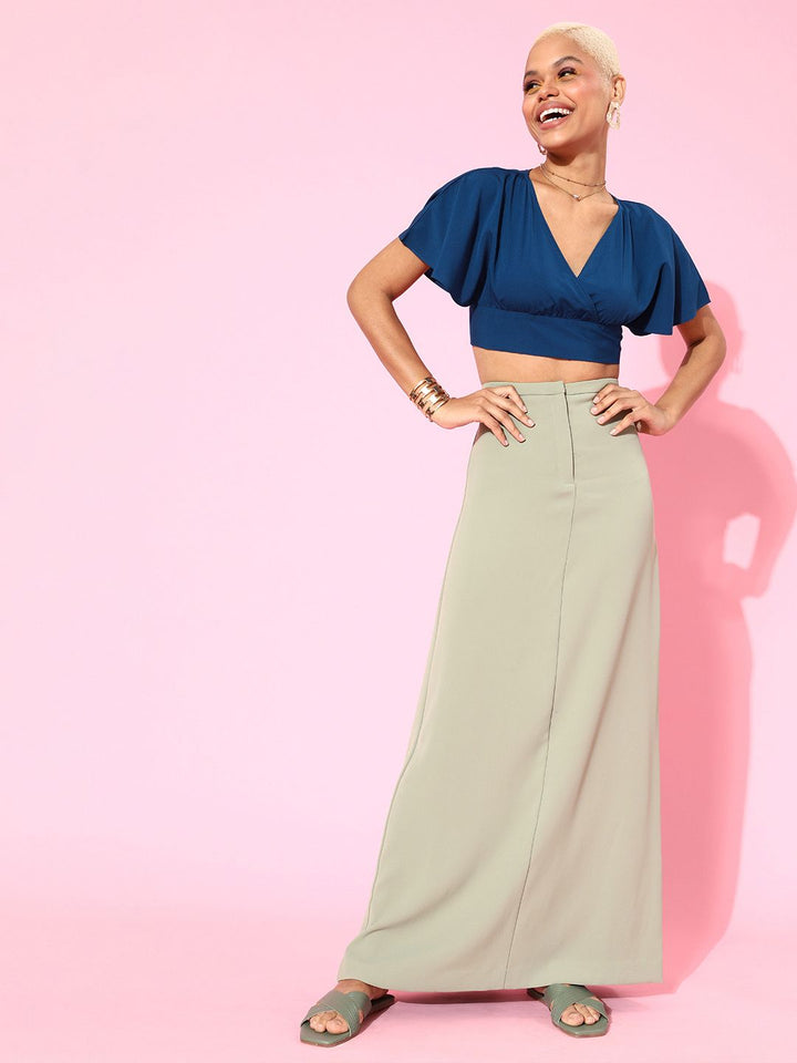 Berrylush Women Stunning Blue Solid Cropped Top