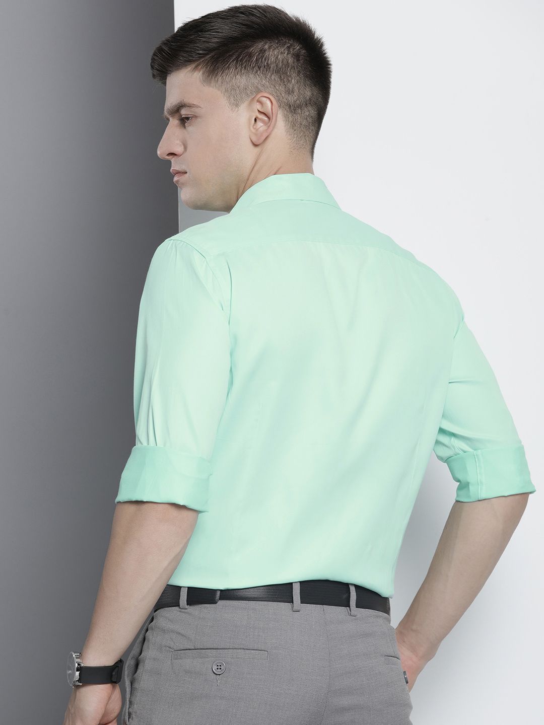 The Indian Garage Co. X Luxe Men Solid Slim Fit Opaque Formal Shirt