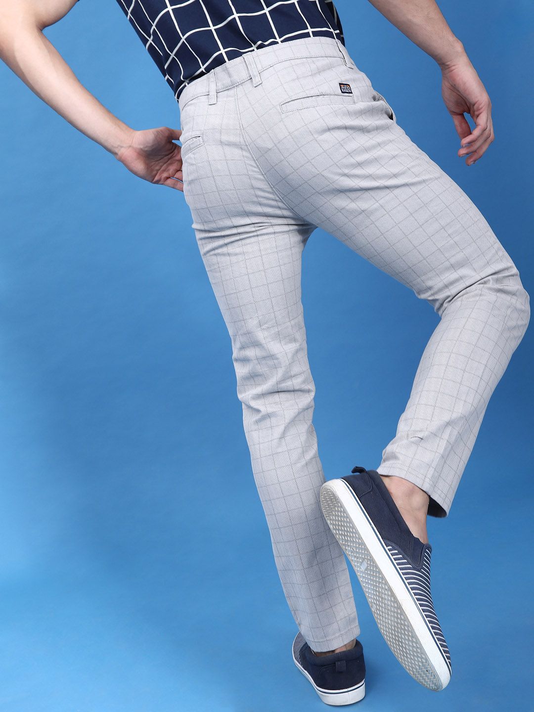 The Indian Garage Co Men Grey Slim Fit Checked Chinos